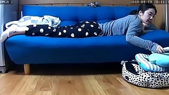 Amateur Korean Webcam Model Caught In Compromising Position