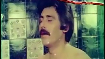 Kissing And Boobs In Turkish Amateur Video
