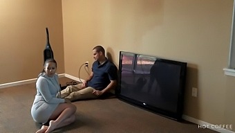A Voluptuous Latina Wife Engages In Passionate Intimacy With A Technician During Her Husband'S Absence